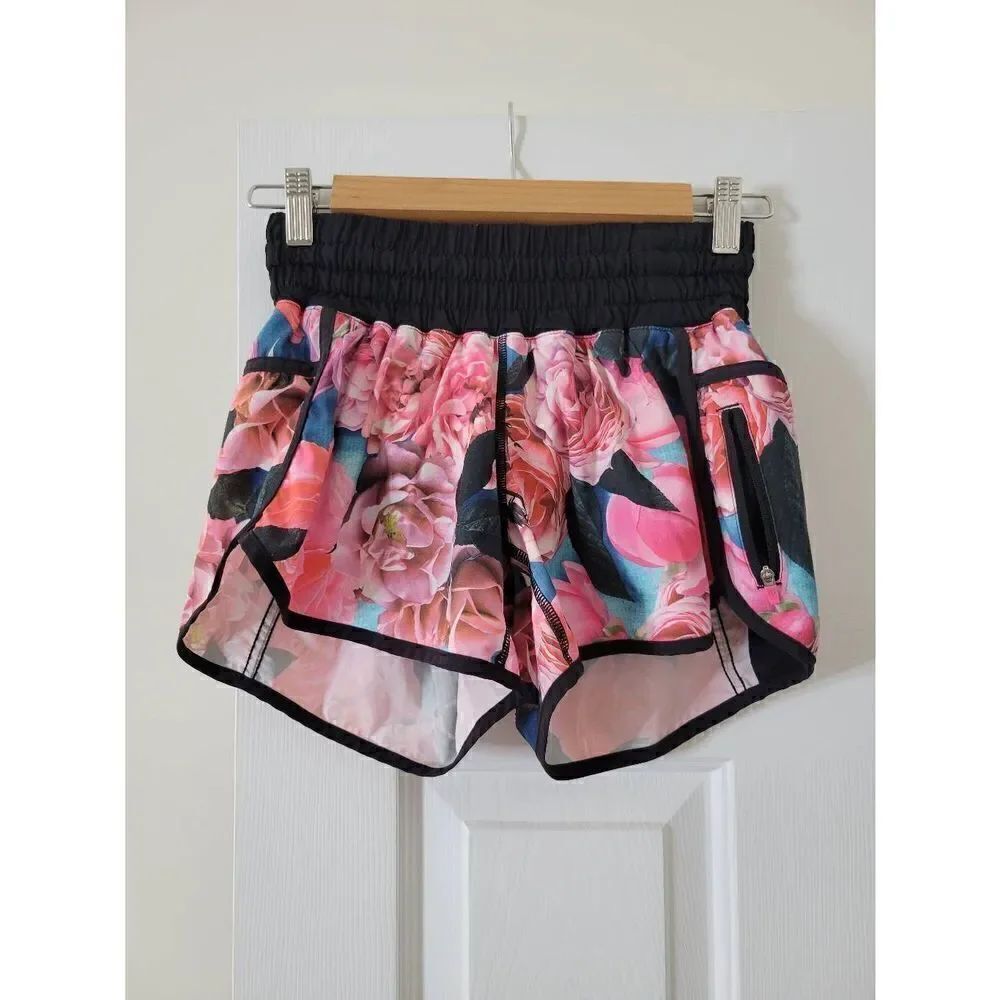 Lululemon free reign shorts, Secret garden 6